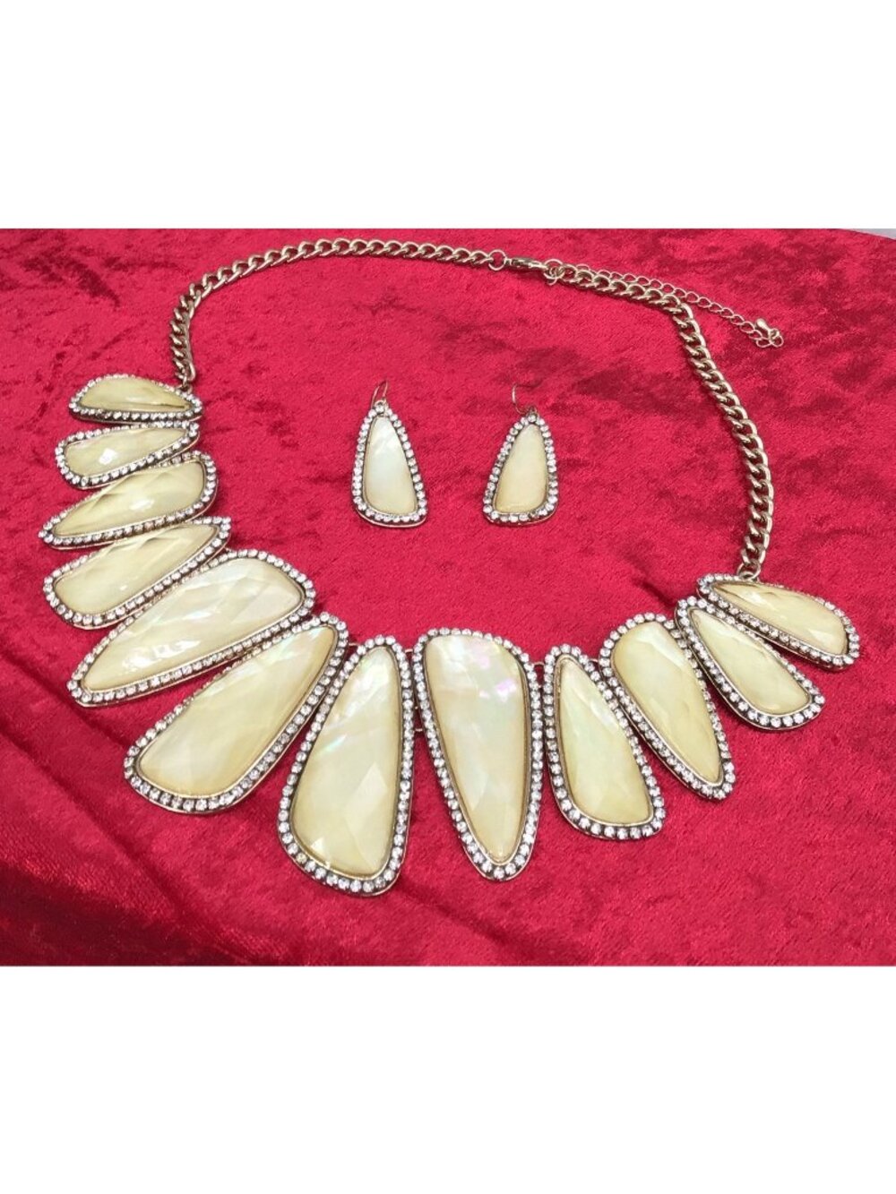 Chunky Cream Teardrop Bib Necklace With Rhinestone Halo For Holiday Gala